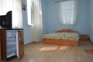 Гостевой дом Guest house Azovets Бердянск Улучшенный двухместный номер с 1 кроватью-4