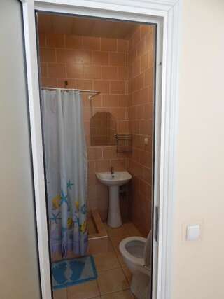 Гостевой дом Guest house Azovets Бердянск Улучшенный двухместный номер с 1 кроватью-14