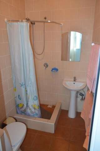 Гостевой дом Guest house Azovets Бердянск Улучшенный двухместный номер с 1 кроватью-24